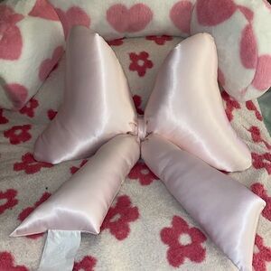 Pink Viral Bow Pillow